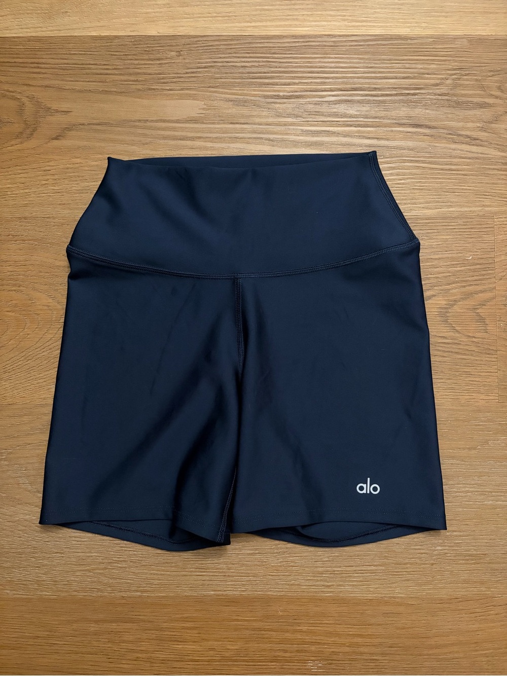 Alo Yoga 5” Airlift Energy Short Navy size XS